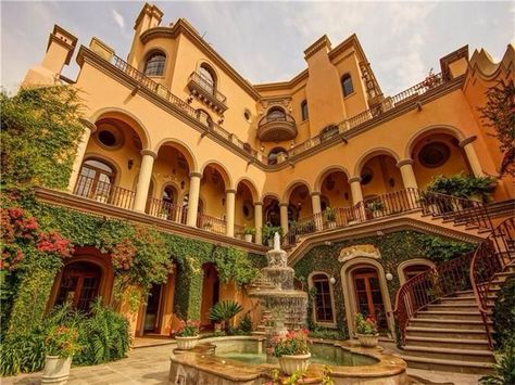 Cool homes Mexican Mansion, Hacienda Homes, Houses In Mexico, Mexican Hacienda, Hacienda Style Homes, Mexico House, Casas Coloniales, Hacienda Style, Spanish Style Homes