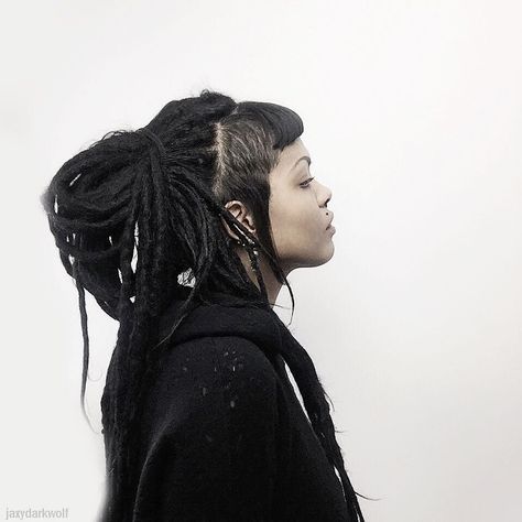 Dreadlocks Diy, Women With Dreadlocks, Rock Hairstyles, Gothic Hairstyles, Goth Hair, Cool Makeup Looks, Dread Hairstyles, Goth Makeup, Appreciation Post