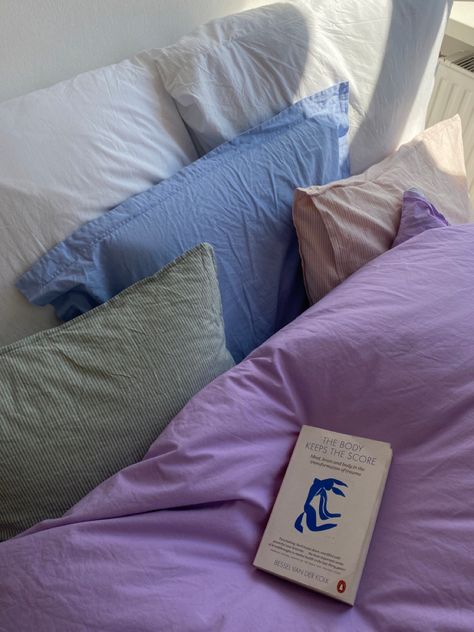 Blue Sheets Bedroom Ideas, Purple And Blue Bedding, Blue And Purple Bedding, Pop Of Colour Bedroom, Purple And Green Bedding, Blue Lilac Aesthetic, Carpet Bedroom Aesthetic, Hay Bedding, Periwinkle And Yellow