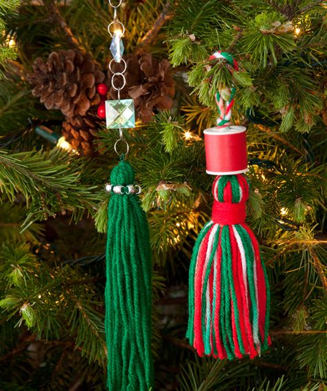 Christmas tassels. Tassel Ornament, Green Yarn, Beginner Crafts, Crafty Christmas, Santa's Workshop, Christmas Tree Garland, Super Saver, Craft Stuff, Yarn Diy