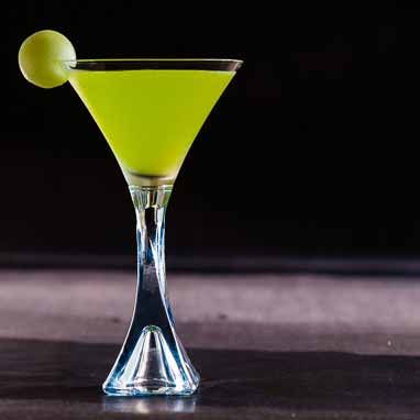 Melon Martini Melon Martini, Drink App, Vodka Martini, Dinner Party Recipes, Drink Ideas, Cocktail Making, Drinking Games, Adult Drinks, Simple Syrup