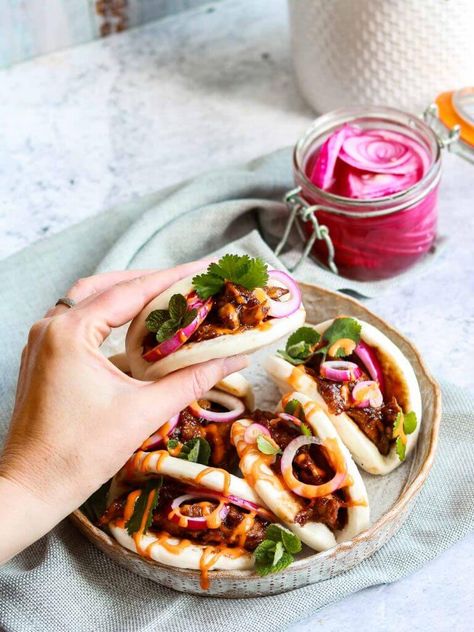 What to Serve with Bao (Buns): 30 Tasty Fillings & Sides! Bao Buns Recipe, Seitan Chicken, Hoisin Chicken, Buns Recipe, Bao Buns, Bun Recipe, Steamed Buns, Seitan, Filling Recipes