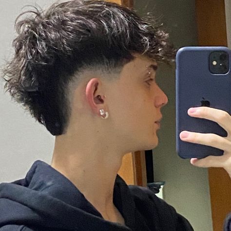 Spiked Hair Men, Low Burst Fade, Burst Fade Mullet, Long Hair Shaved Sides, Mens Haircuts Thick Hair, Taper Fade Short Hair, Hair Cut Guide, Cortes De Cabello, Men Haircut Curly Hair