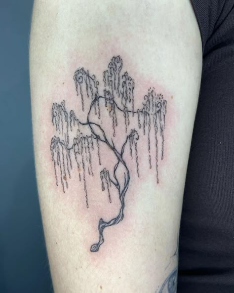 Harry Potter Tattoo Ideas, Weeping Willow Tattoo, Outdoor Tattoo, Willow Tree Tattoos, Wrist Tattoo Designs, Nature Tattoo Sleeve, Potter Tattoo, Small Shoulder Tattoos, Tattoo Templates