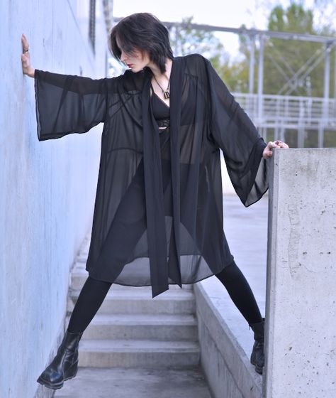 witchy kimono Sheer Shawl, Shawl Outfit, Modern Goth, Witchy Boho, Casual Grunge, Sheer Kimono, Dark Style, New Rock, Fantasy Clothing