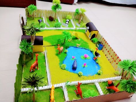 Zoo Model Hand made School Project Diy Zoo For Kids, Zoo Model For School Project, Zoo Projects For Preschool, Mini Zoo Project For Kids, Kids Building Projects, March Kindergarten Activities, Zoo Preschool, Diy Toddler Toys, Zoo Crafts