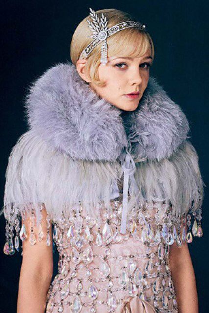 Carey Mulligan as Daisy Buchanan in The Great Gatsby, 2013. Estilo Charleston, The Great Gatsby Movie, Gatsby Movie, Style Année 20, Gatsby Jewelry, Daisy Buchanan, Great Gatsby Fashion, Gatsby Theme, Carey Mulligan