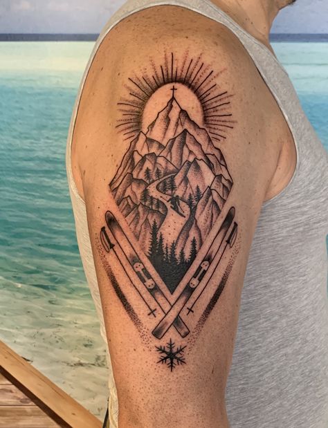 Tattoo Berge, Skiing Tattoo, Ski Mountains, Ski Family, Sketch Tattoo Design, Sketch Tattoo, Mountain Tattoo, Tattoo Designs Men, Tattoo Sketches