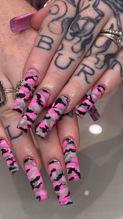 Camo Acrylic Nails, Pink Camo Nails, Camo Nail Art, Camo Nail Designs, Camouflage Nails, Camo Nails, Girls Nail Designs, Acrylic Pink, Zebra Nails