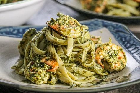 Zucchini Pesto Pasta, Lemon Shrimp Pasta, Shrimp Pesto Pasta, Pasta With Garlic, Summer Pasta Recipes, Lemon Garlic Shrimp Pasta, Recipe Zucchini, Pesto Shrimp, Lemon Pesto