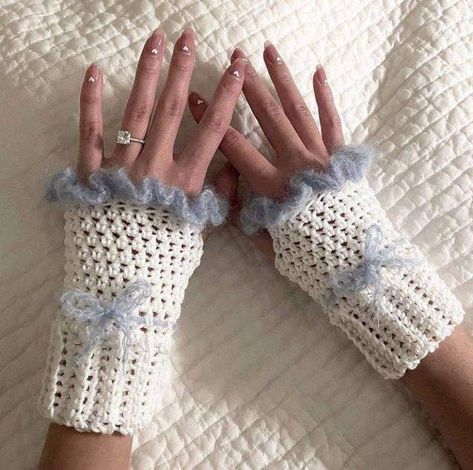 Projek Mengait, Crochet Fairy, Mode Crochet, Crochet Fingerless Gloves, Kawaii Crochet, Crochet Design Pattern, Crochet Clothing And Accessories, Crochet Business, Crochet Stitches For Beginners