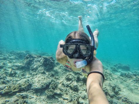 Cancun Snorkeling, Snorkeling Pictures, Girl Underwater, Beachy Girl, Insta Poses, Ocean Girl, Ocean Day, Scuba Girl, Underwater Photos