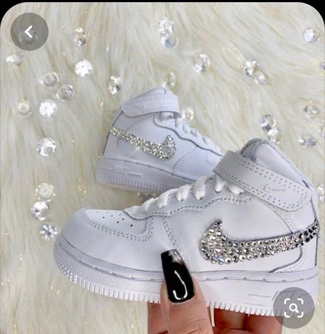 Nike Toddler Girl Outfits, Custom Baby Shoes, Birthday Extravaganza, Bedazzled Shoes, Kawaii School, Baby Nike, Princess Toys, Baby Bling