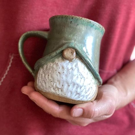 Christmas Pottery Gift Ideas, Fun Pottery Gifts, Best Selling Ceramics, Pottery Gift For Him, Ceramic Pottery Gifts, Pottery Hands, Pottery Gift Ideas Diy, Pottery Decor Ideas, Ceramic Mug Glazing Ideas