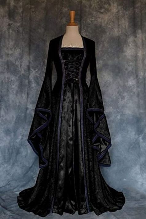 This black corset ball gown is a must-have cosplay outfit in your wardrobe, can be easily dress up or dress down, it can also used as 90s outfit for women 70s outfits for women 80s costumes for women 90s clothing for women cosplay. Medieval Witch, Gaun Abad Pertengahan, Vampire Dress, Vampire Bride, Medieval Cosplay, Halloween Costumes For Women, Vestidos Retro, Bride Costume, Witch Dress