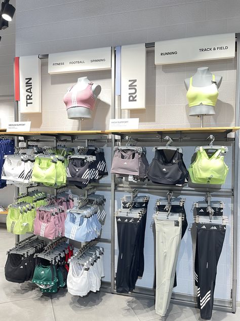 Gym Retail Display, Jam Display, Boutique Store Displays, Urban Zone, Sportswear Store, Store Interiors, Store Design Interior, Boutique Stores, Retail Display