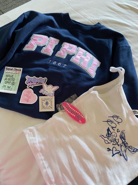 nat 🤍 Tri Sigma Merch, Pi Beta Phi Merch, Pi Beta Phi Aesthetic, Pi Beta Phi Shirts, Aphi Merch, Sorority Tshirt Designs, Sorority Socials, Sorority Themes, Fall Tee Shirts