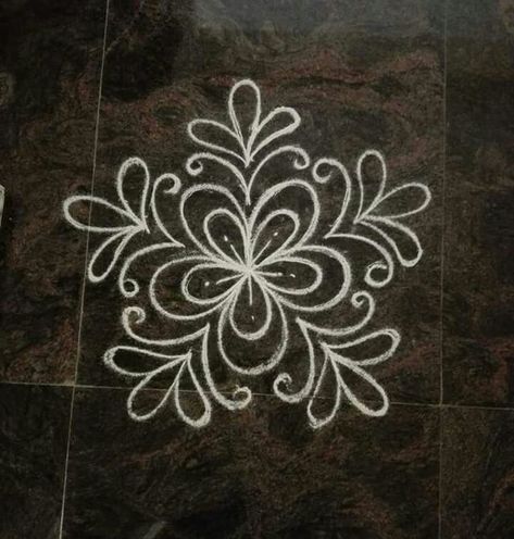 Mini Rangoli Designs, Dress Diy Easy, Muggulu Design Simple, Simple Kolam Designs, Simple Mandala Design, Simple Muggulu, Pattern Design Drawing, Easy Rangoli Designs Videos, Very Easy Rangoli Designs