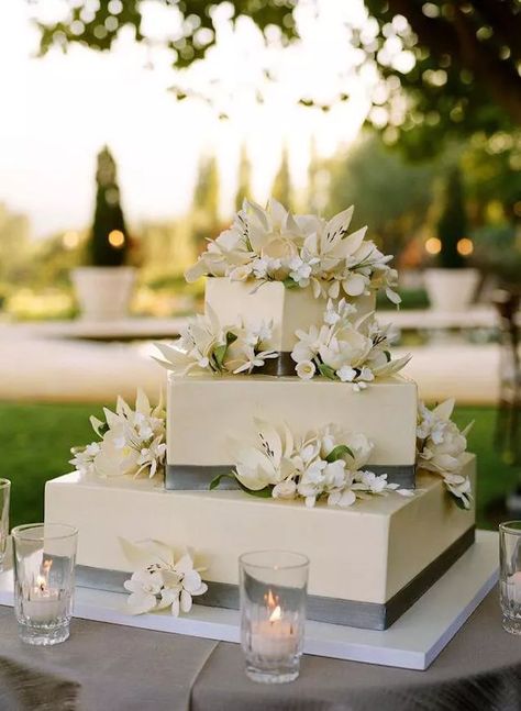 Wedding Cake Simple Elegant, Round Wedding Cakes, Wedding Cakes Elegant, Square Wedding Cakes, Elegant Birthday Cakes, Napa Valley Wedding, Simple Elegant Wedding, Tiered Cake, Wedding Cakes Blue