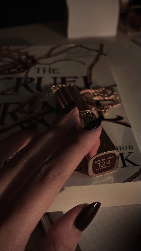 Cruel Prince Nails, Cardan Aesthetic, Prince Nails, The Cruel Prince Jude, Cruel Prince Jude, The Cruel Prince Aesthetic, Air Aesthetic, Prince Aesthetic, Reader Aesthetic