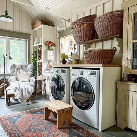 Cozy Laundry Room, Farmhouse Laundry Room Ideas, Dutch Colonial Homes, Hanging Drying Rack, Laundry Nook, Dream Laundry Room, Mud Rooms, Farmhouse Laundry, Farmhouse Laundry Room