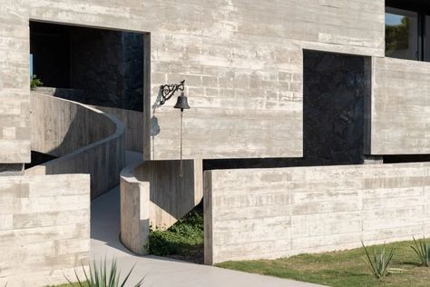 Patio Estudio fills "introverted" home in Argentina with internal patios Architecture Cool, World Architecture Festival, Spain Design, Teneriffe, Concrete Houses, Concrete Home, Concept Ideas, Best Architects, Concrete House