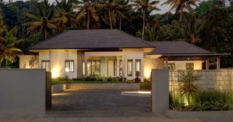 Simple Bungalow House Designs, Kerala House Plans, Chettinad House, Kerala Traditional House, Sloped Roof, Kerala Home, House Architecture Styles, Hut House, Kerala House