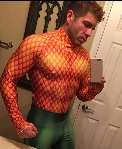 Aquaman cosplay Aquaman Costume, Aquaman Cosplay, Superman Actors, Aqua Man, Inspired Costumes, Batman Catwoman, Hot Hero, Wrestling Singlet, Superhero Cosplay