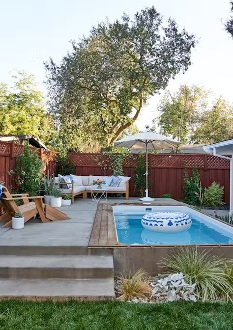 Midcentury Plunge Pool (10 Photos) - Dwell Small Pool In Small Backyard, Plunge Pool Small Backyard, Awkward Backyard Space Ideas, Plunge Pool Backyard, Small Plunge Pools For Small Yards, Backyard Pools Ideas Inground, Inground Pool Backyard, Plunge Pool Ideas Small Spaces, Small Pools For Small Yards