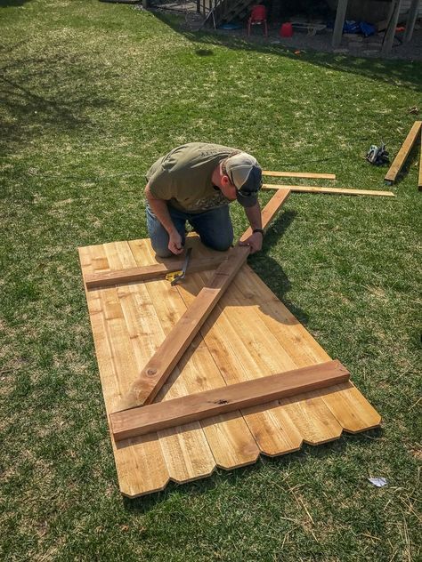 Wood Gate Diy, Garden Gates Ideas, Building A Wooden Gate, Diy Gate, Wooden Fence Gate, Gates Ideas, Wood Fence Gates, Backyard Gates, Wooden Garden Gate