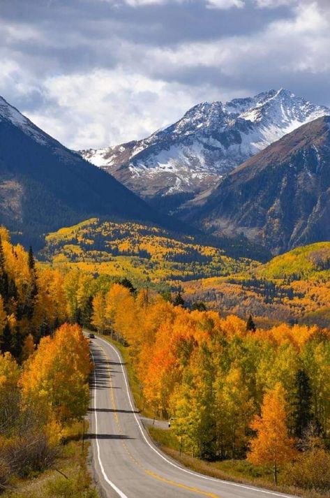 Travel world Beautiful Autumn Scenery, Colorado Aesthetic, Southern Colorado, San Juan Mountains, Small Town Romance, Sore Eyes, Mountain High, Autumn Scenery, Beautiful Autumn