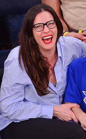 Liv Tyler Glasses, Women Wearing Glasses, Nerd Glasses, Chic Short Hair, Love For Me, Trendy Glasses, Oblong Face, Brock Lesnar, Liv Tyler