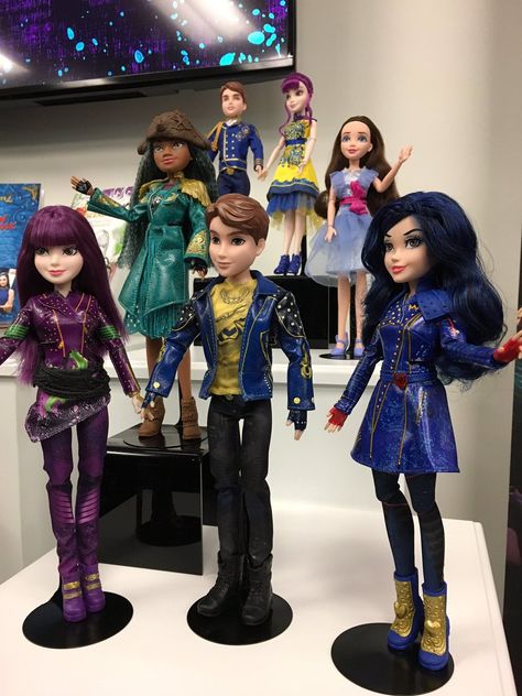 Descendants 2 Barbie dolls Disney Descendants Dolls, Evie Descendants, Disney Barbie Dolls, Disney Descendants Movie, Descendants Party, Mal And Evie, Disney Channel Descendants, Descendants 2, Disney Pop