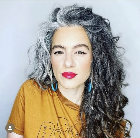 Grey Hair Journey, Glowing Hair, Dark Curly Hair, Grey Hair Transformation, Grey Curly Hair, Grey Hair Inspiration, Beautiful Gray Hair, Gray Hair Growing Out, Natural Gray Hair