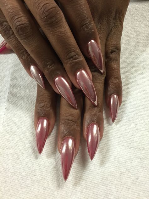 Chrome Nails Dark, Nails Dark Skin, Metallic Nail Colors, Chrome Nail Colors, Gold Chrome Nails, Dark Pink Nails, Pink Chrome Nails, Nails Dark, Chrome Nail Art