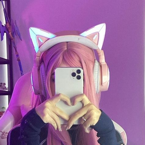 Gamer Girl Aesthetic, Cat Headphones, Egirl Makeup, Egirl Aesthetic, Gamer Girls, Alien Aesthetic, My Melody Wallpaper, Instagram Dp, Gamer Pics