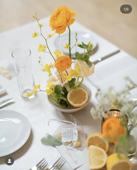 Minimal Tablescape, Small Wedding Centerpieces, Blooming Branches, Fruit Centerpieces, Sunset Dinner, Fruit Wedding, Citrus Wedding, Anti Bride, Minimal Wedding