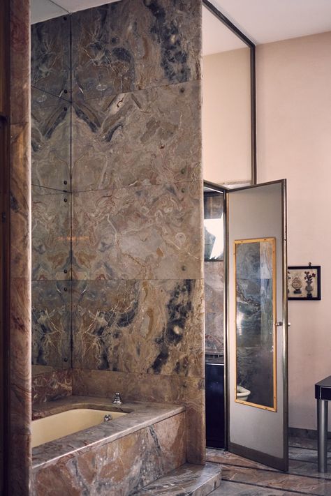 Inside a 1930s Italian industrialist family’s mansion. Apartment Details, Villa Necchi Campiglio, Sunken Bathtub, Villa Necchi, Italian Interior, Interior Minimalista, Modern Restaurant, Restaurant Interior Design, Marble Bathroom