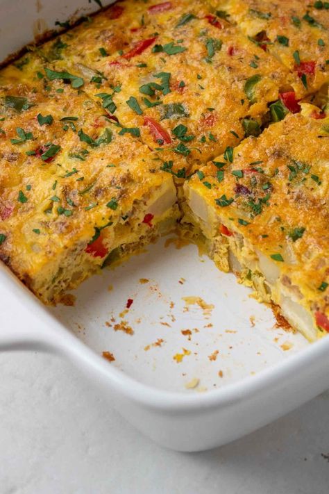 Filled with eggs, potatoes, bell peppers, sausage, and cheese, this easy breakfast egg bake casserole is a healthy breakfast or brunch idea. Healthy Egg Casserole, Egg Bake Casserole, Breakfast Egg Bake, Eggs Potatoes, Eggs In Peppers, Egg Bake, Sausage Bake, Healthy Eggs, Balanced Breakfast