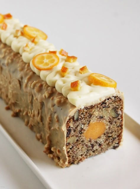 Are there any banana lovers here? 🍌 You will surely love @suranyijudit_official ❤️ It is made of banana bread with walnut, crunchy caramelized white chocolate glaze, apricot orange filling in the middle, and passion fruit white chocolate decor. 😍 Banana Bread Decoration, White Chocolate Banana Bread, Banana Walnut Bread, Travel Cake, Bakery Menu, Best Chocolate Cake, Cake Business, Fancy Desserts, Tea Cakes