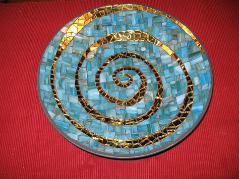 Spiral Mosaic, Spiral Mosaic Patterns, Mosaic Bowl, Circle Mosaic Patterns, Circular Mosaic, Round Mosaic Designs, Mosaic Swirl Pattern Spirals, Round Mosaic Trays, Mosaic Stepping Stone