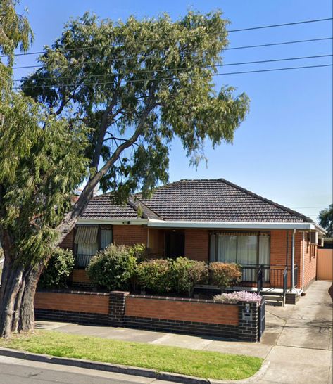 Mid Century Brick House Exterior, Mid Century Brick, Yellow Brick Houses, Brick House Exterior, Brick Houses, Brick Exterior, Midcentury Home, Brick Exterior House, Exterior Brick