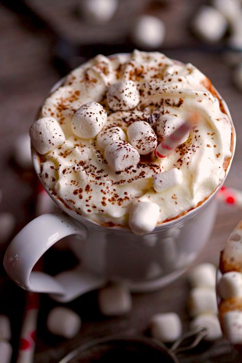 Hot chocolate=da bomb Hot Chocolate With Marshmallows, Chocolate With Marshmallows, Chocolate Caliente, Hot Chocolate Recipes, Holiday Drinks, Marshmallows, Chocolate Recipes, Hot Cocoa, Winter Christmas