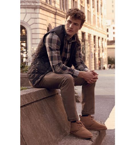 Low Top Uggs, Chukka Boots Outfit, Neumel Uggs, Men Fashion 2020, Boots Men Outfit, Ugg Neumel, Mens Chukkas, Chukka Boots Men, Fall Styles