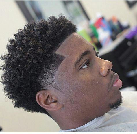 Afro Hair Fade, Temp Fade Haircut, Black Haircuts, Fade Haircut Curly Hair, Taper Fade Curly Hair, Afro Hairstyles Men, Black Hair Cuts, Curly Hair Fade, Men Haircut Curly Hair