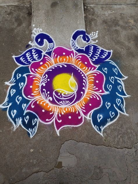 Big Simple Rangoli, Varamahalakshmi Rangoli, New Year Rangoli Design, Latest Rangoli Designs, Easy Rangoli Designs Videos, Very Easy Rangoli Designs, Rangoli Designs Photos, Rangoli Designs Simple Diwali, Easy Rangoli Designs Diwali