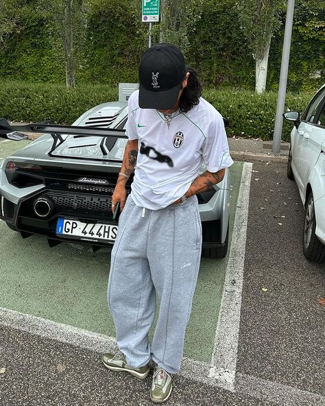 Streetwear Outfit Sweatpants, Mens Streetwear Joggers, Mens Baggy Sweatpants Outfit, Baggy Joggers Outfit, Joggers Outfit For Men, Baggy Sweatpants Outfit Men, Baggy Sweats Outfit, Baggy Joggers Men, Baggy Fits Aesthetic