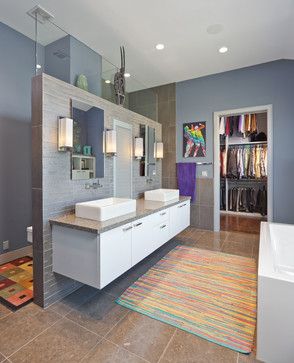 Shower behind screen (not all the way to ceiling) with vanity on other side and then bath along wall opposite vanity.  Doorways x 2 opposite each other. Mediterranean Bathroom, Kid Bathroom Decor, Small Closet Space, Small Bathroom Interior, Primary Bath, Closet Layout, Bathroom Closet, Small Closets, Tiny Bathrooms