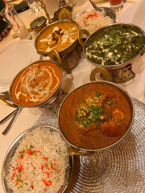 Aesthetic Indian Restaurant, Indian Dinner Aesthetic, Fancy Indian Food, Desi Food Aestathic, Wedding Food Indian, Indian Restaurant Aesthetic, Food Indian Aesthetic, Indian Aesthetic Food, Indian Food Table