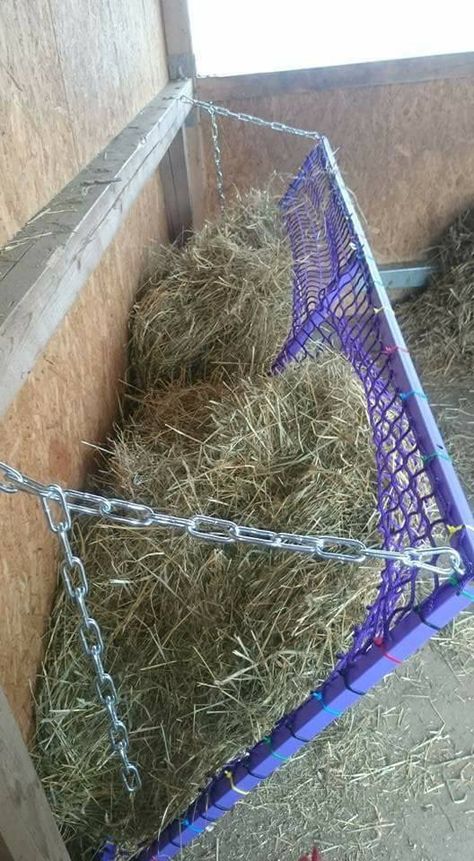 Pig Waterer Ideas, Diy Horse Feeder, Diy Hay Feeder For Horses, Sheep Hay Feeder, Sheep Barn Ideas, Horse Feeder Diy, Diy Hay Feeder, Sheep Feeders, Goat Hay Feeder